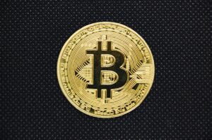クレジットカードでビットコインを返済した事例とは？