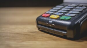 クレジットカードで電車の定期券を購入する際の注意点は？