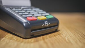 クレジットカードを使った車の関連支払い方法は？